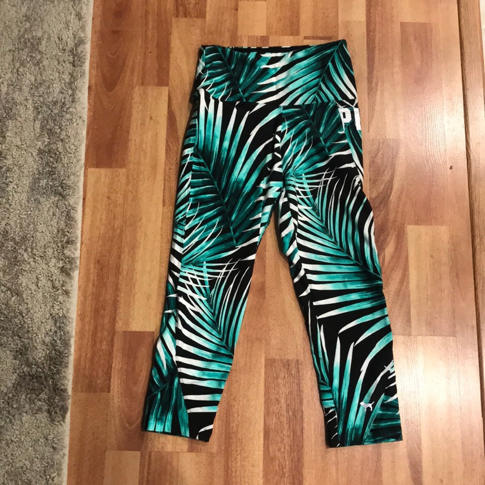 Victoria Secret cropped workout leggings